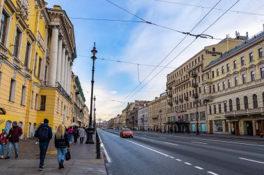 Saint Petersburg, Rusya, 7 Kasım 2021. Nevsky, şehrin ana caddesi.