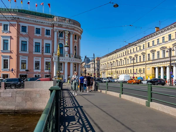 ロシアのサンクトペテルブルク 2021年7月27日 ネフスキーの見通しは街のメインストリートです — ストック写真