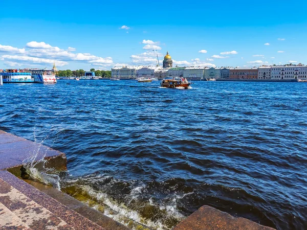 Petrohrad Rusko Července2021 Pohled Řeku Nevu Nábřeží — Stock fotografie