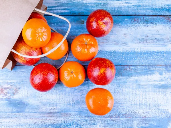 Naranjas Rojas Frescas Sobre Mesa — Foto de Stock