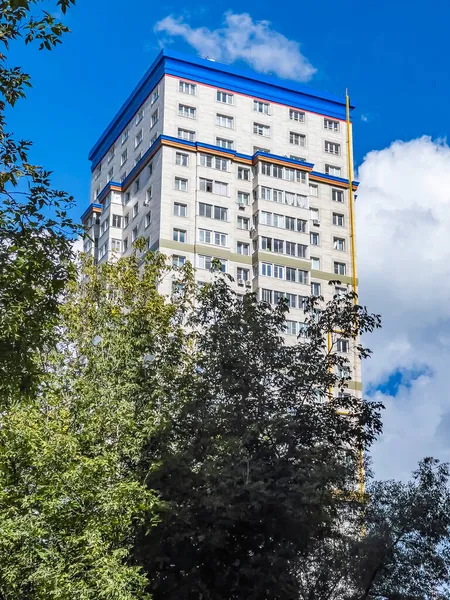 Puszkino Rosja Sierpnia 2021 Nowe Wielopiętrowe Budynki Mieszkalne Fragment Elewacji — Zdjęcie stockowe