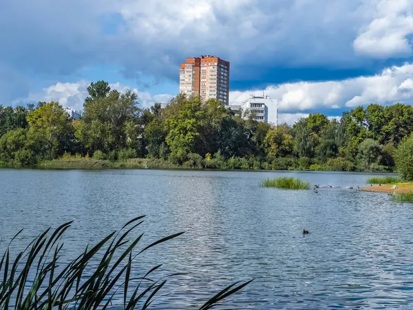 Pushkino Rusia Agosto 2020 Zona Recreo Pintoresca Orilla Del Río —  Fotos de Stock