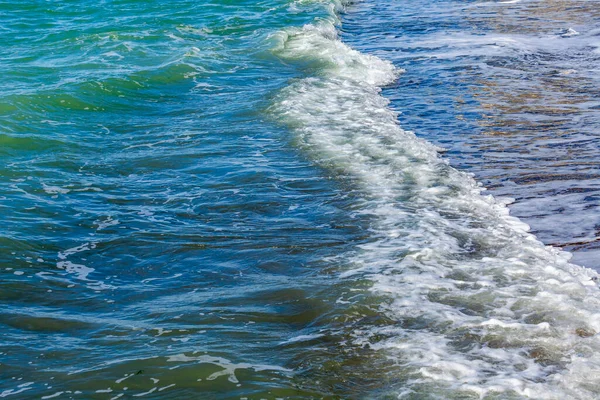 海の風景 波と泡でサーフライン 自然背景 — ストック写真