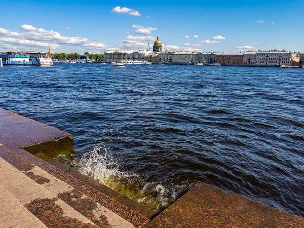 Sankt Petersburg Ryssland Juli 2021 Utsikt Över Nevafloden Och Vallen — Stockfoto