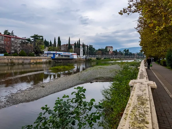 Sochi Ρωσία Απριλίου 2021 Γραφικό Ανάχωμα Του Ποταμού Sochi — Φωτογραφία Αρχείου