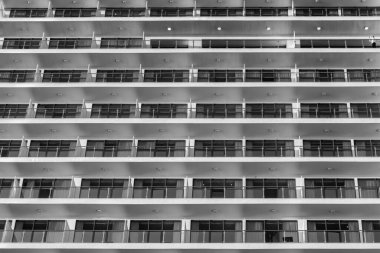 Sochi, Rusya, 19 Ekim 2021. Modern şehir mimarisi. Ön cephenin parçası 