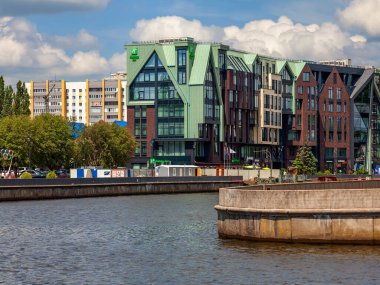 Kaliningrad, Rusya, 28 Haziran 2021. Tipik şehir manzarası. Modern mimari