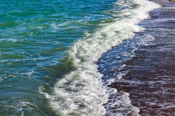 海の風景 波と泡でサーフライン 自然背景 — ストック写真