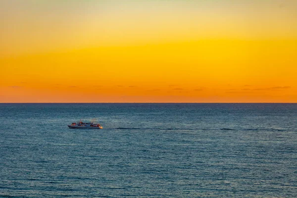 Sochi Rusia Abril 2021 Vista Del Mar Atardecer Velero Horizonte — Foto de Stock