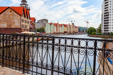 Kaliningrad, Rusya, 28 Haziran 2021. Pregolya nehir seti. Şehrin ilgi odağı, Balık Köyü.