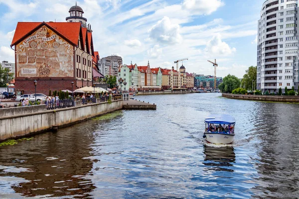 Kaliningrad Ryssland Juni 2021 Pregolyaflodens Vall Nöjesfartyget Seglar — Stockfoto