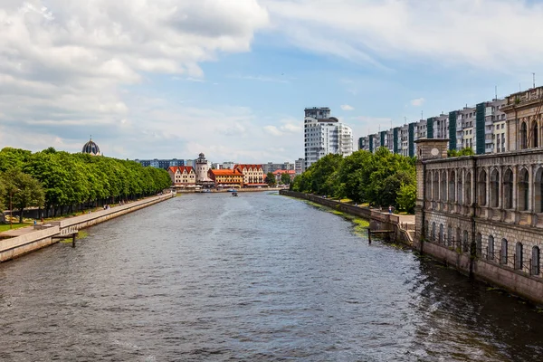 Kaliningrad Rosja Czerwca 2021 Nabrzeże Rzeki Pregolya Widok Wyspę Kant — Zdjęcie stockowe