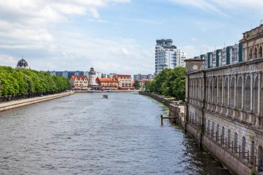 Kaliningrad, Rusya, 28 Haziran 2021. Pregolya nehir seti. Kant adasının manzarası