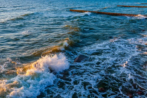 Meereslandschaft Surfline Mit Wellen Und Schaum Hintergrund Natur lizenzfreie Stockbilder