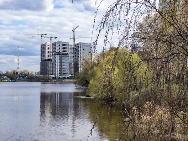 Pushkino Rússia Abril 2021 Novos Edifícios Residenciais Vários Andares Nas — Fotografia de Stock