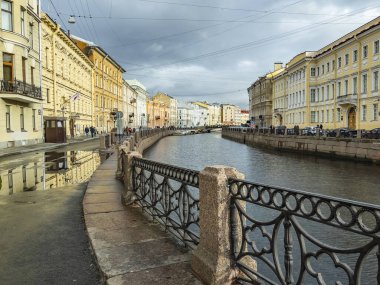 St. Petersburg, Rusya, 7 Kasım 2021. Moyka Nehri 'nin manzarası ve seti