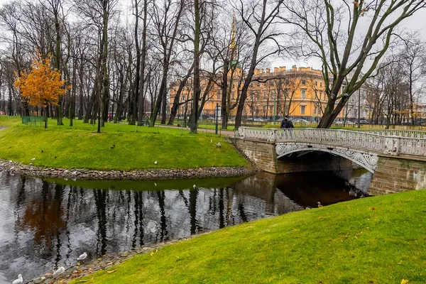 Petersburg Rusia Noviembre 2021 Jardín Mikhaylovsky Hermosa Celosía Del Puente — Foto de Stock