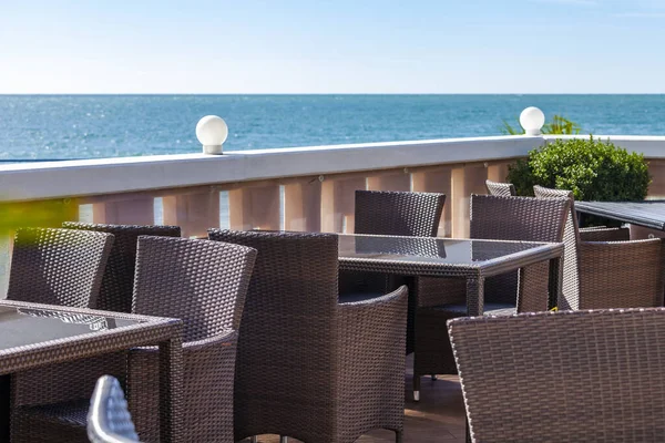 Sochi, Rusya, 18 Ekim 2021. Deniz kıyısındaki resimli kafe.