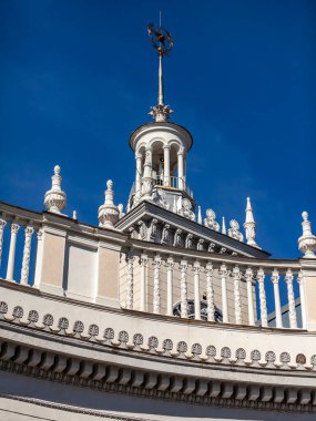 Sochi, Rusya, 20 Ekim 2021. Tren istasyonu binasının mimari parçası.