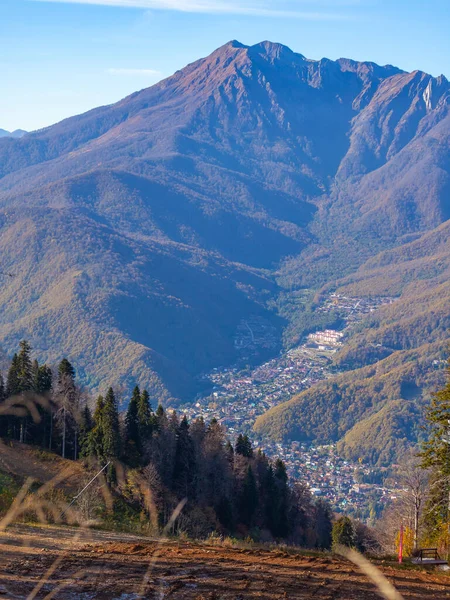 Het Uitzicht Een Schilderachtig Berglandschap Herfst — Stockfoto