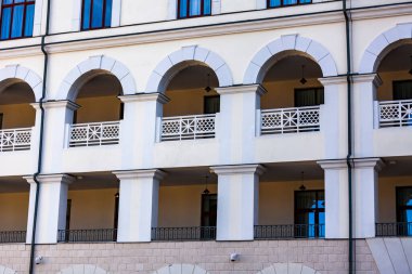 Krasnaya polyana, Rusya, 20 Ekim 2021. Esto Sadok 'un merkezi manzarası. Mimari Parça