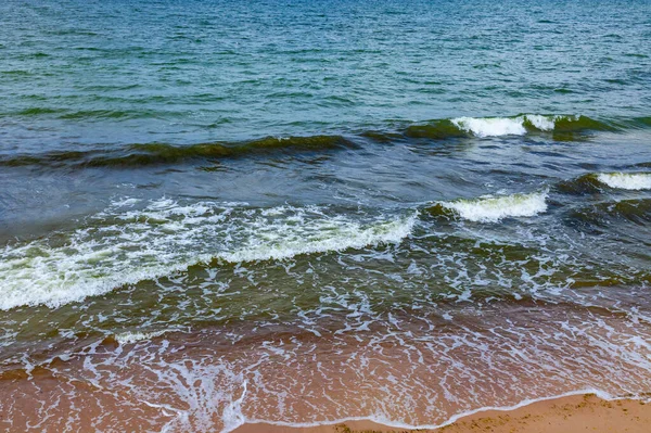 海の風景 波と泡でサーフライン 自然背景 — ストック写真