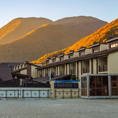 krasnaya polyana, Rusya, 20 Ekim 2021. Esto Sadok köyünün manzarası