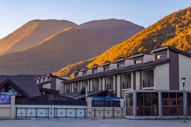 krasnaya polyana, Rusya, 20 Ekim 2021. Esto Sadok köyünün manzarası