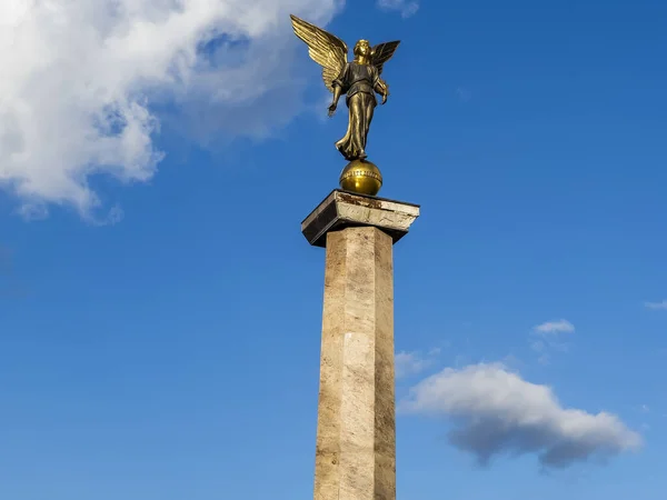 Pushkino Rusia Mayo 2021 Paisaje Urbano Tarde Primavera Fragmento Monumento — Foto de Stock