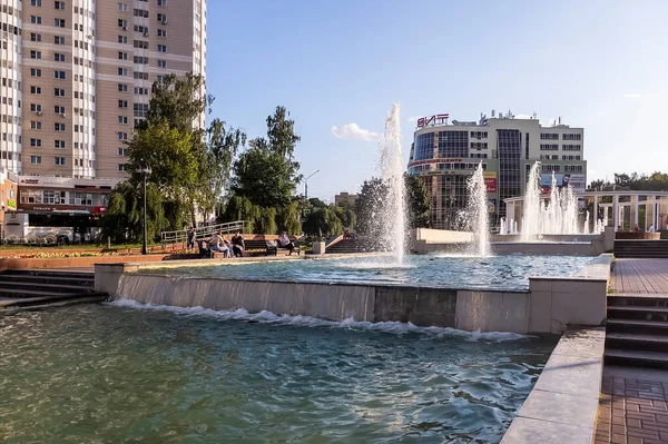 Pushkino Ryssland Den Augusti 2021 Stadslandskap Sommaren Eftermiddag Ett Minnesmärke — Stockfoto