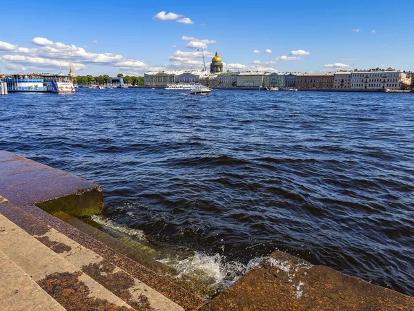 Petrohrad Rusko Července2021 Pohled Řeku Nevu Nábřeží — Stock fotografie