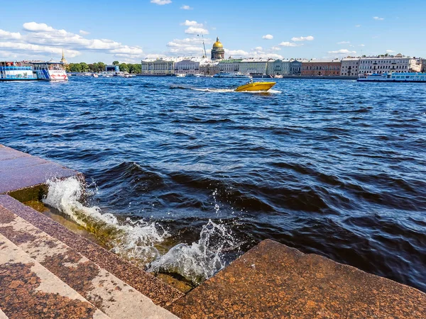 Sankt Petersburg Ryssland Juli 2021 Utsikt Över Nevafloden Och Vallen — Stockfoto