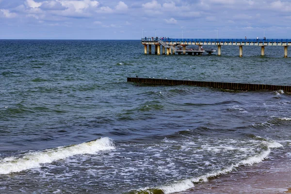 Zee Landschap Surf Met Golven Schuim Natuur Achtergrond — Stockfoto