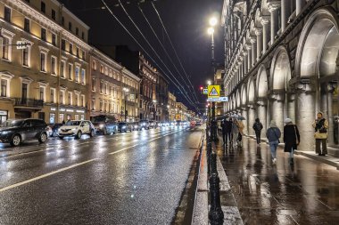 St. Petersburg, Rusya, 6 Ekim 2021, akşam vakti. Nevsky Bulvarı