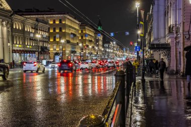 St. Petersburg, Rusya, 6 Ekim 2021, akşam vakti. Nevsky Bulvarı