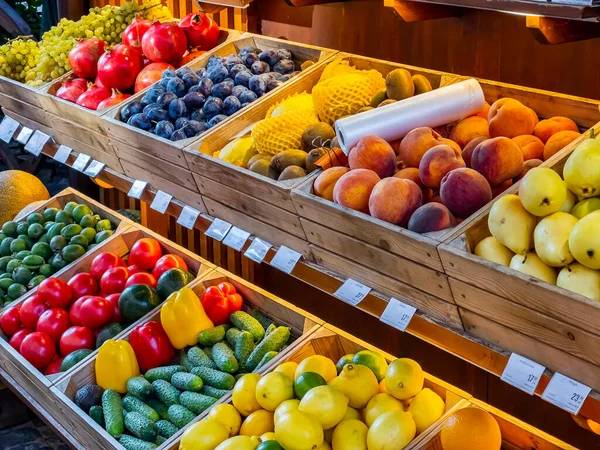 Sotschi Russland Oktober 2021 Verschiedene Früchte Schachteln Auf Den Markttheken — Stockfoto