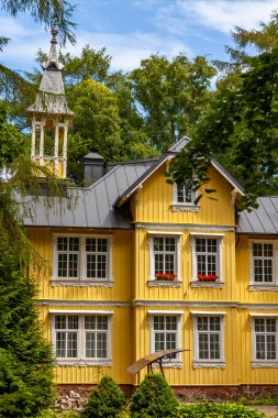 Svetlogorsk, Rusya, 24 Haziran 2021. Eski binanın tipik mimari parçası