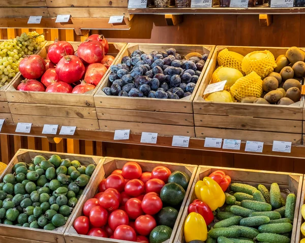 Sotschi Russland Oktober 2021 Verschiedene Früchte Schachteln Auf Den Markttheken — Stockfoto