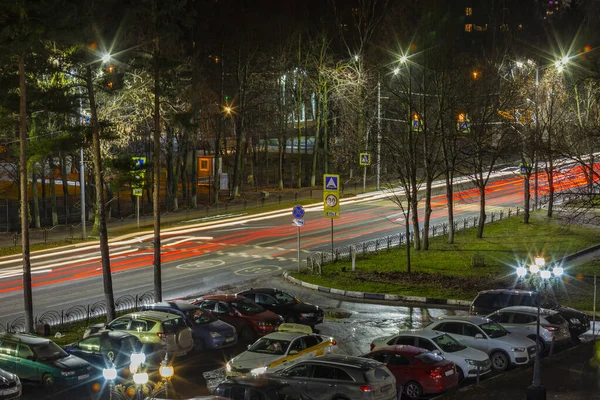 Puschkino Russland November 2021 Stadtansicht Abend Autos Fahren Dunkle Straße — Stockfoto