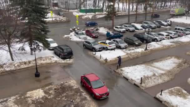 Pushkino Rusland Februari 2022 Uitzicht Vanuit Het Raam Straat Parkeergelegenheid — Stockvideo