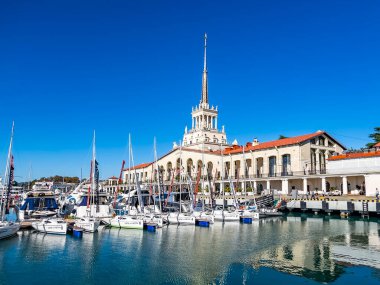 Sochi, Rusya, 19 Ekim 2021. Sochi Marina limanında yatlar