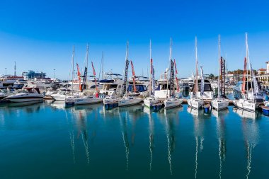 Sochi, Rusya, 19 Ekim 2021. Sochi Marina limanında yatlar