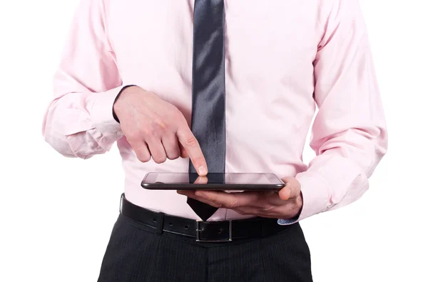 Jonge man aan het werk op een digitale tablet geïsoleerd op witte achtergrond — Stockfoto