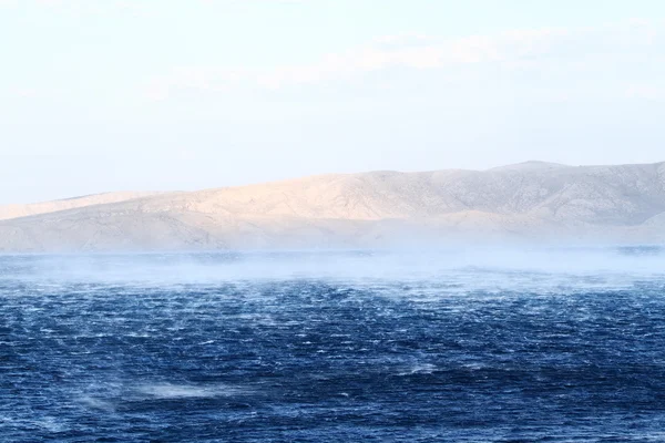 Wütendes Meer mit wütenden Wellen — Stockfoto
