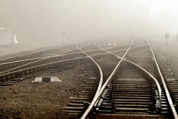 Ferrovia nella nebbia — Foto Stock