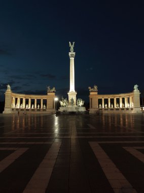 kahramanlar Meydanı