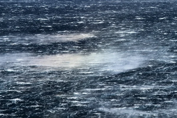 Mar furioso con olas furiosas — Foto de Stock