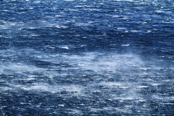 Mar em fúria com ondas furiosas — Fotografia de Stock