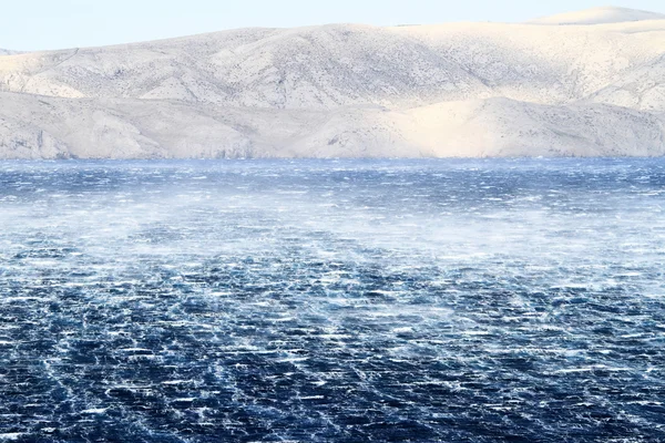 Mar em fúria com ondas furiosas — Fotografia de Stock