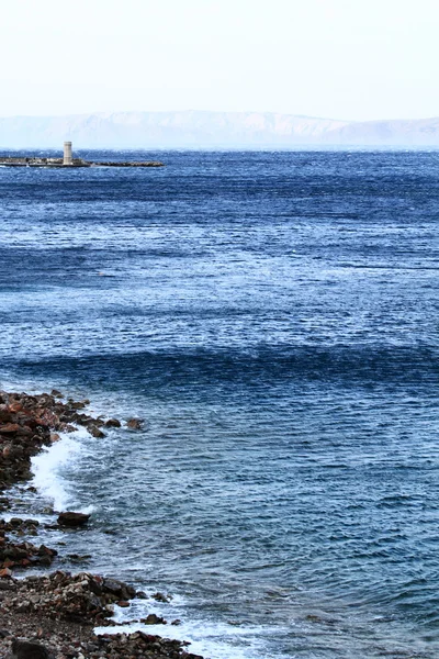 Mer enragée avec des vagues furieuses — Photo